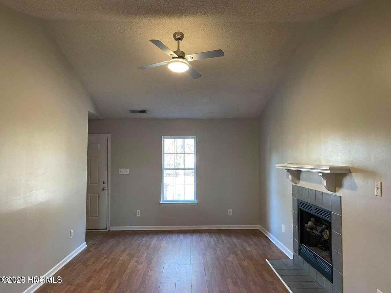 202 Deer Creek Dr - Photo 2 of 14