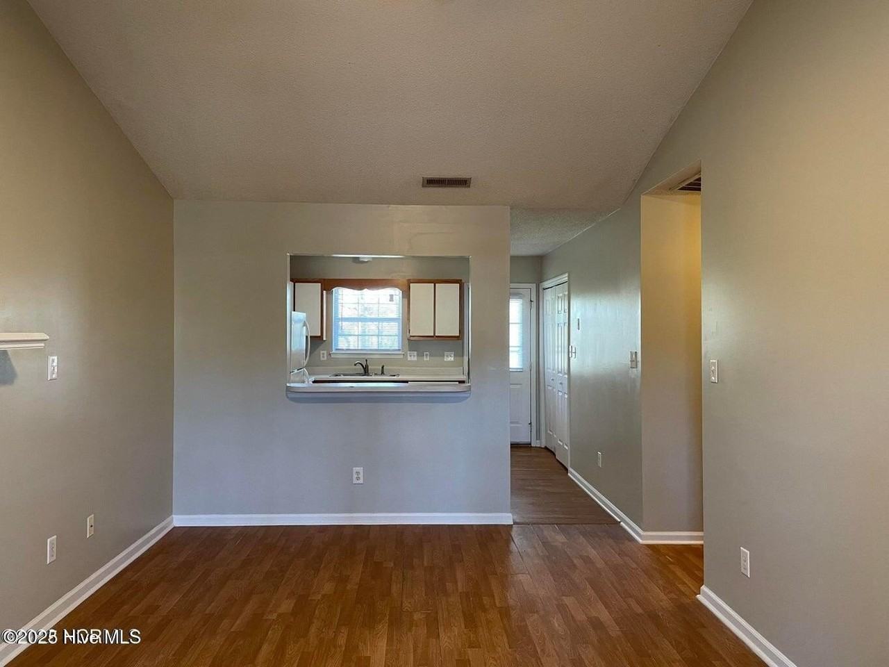 202 Deer Creek Dr - Photo 4 of 14