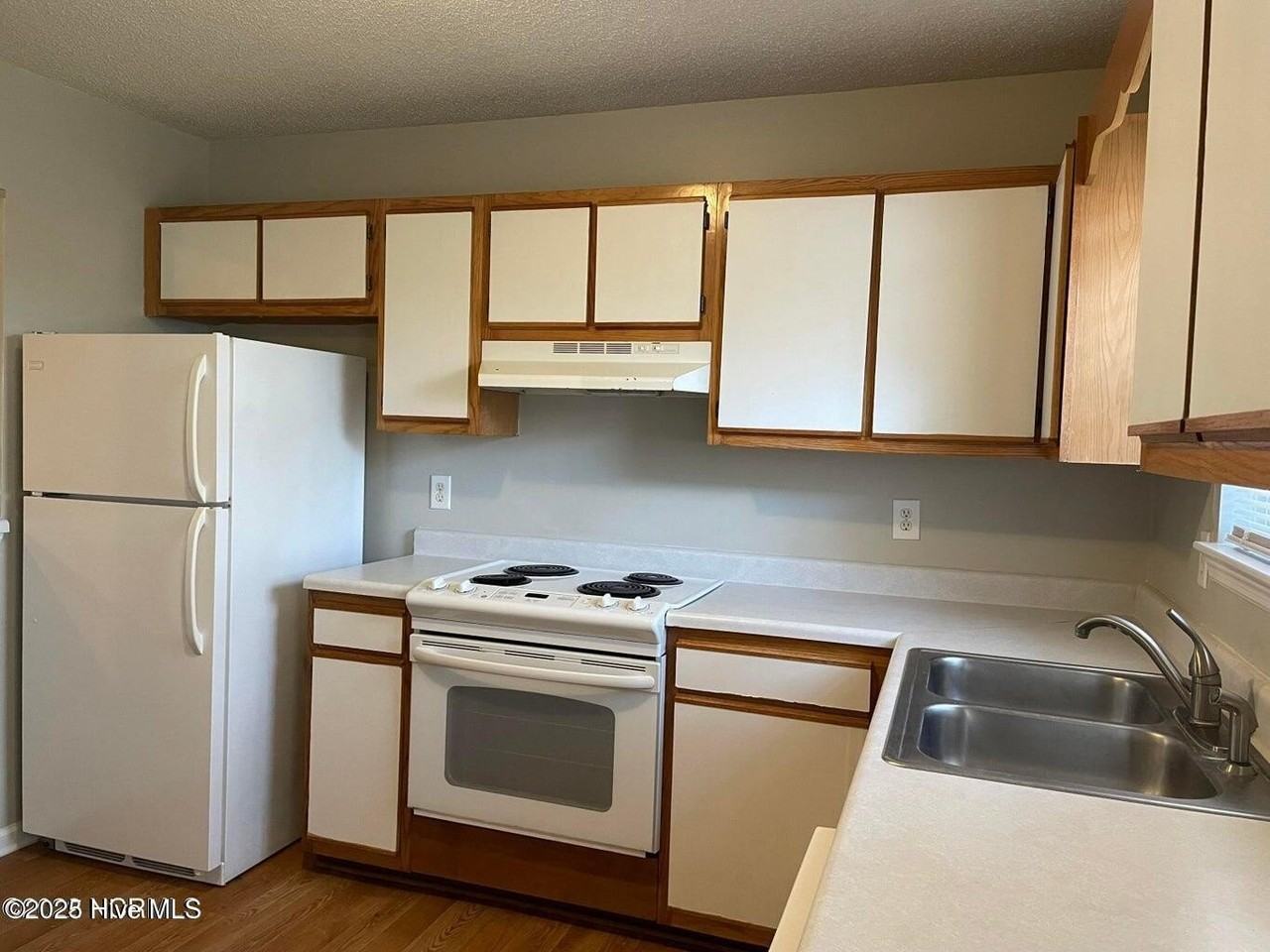 202 Deer Creek Dr - Photo 5 of 14