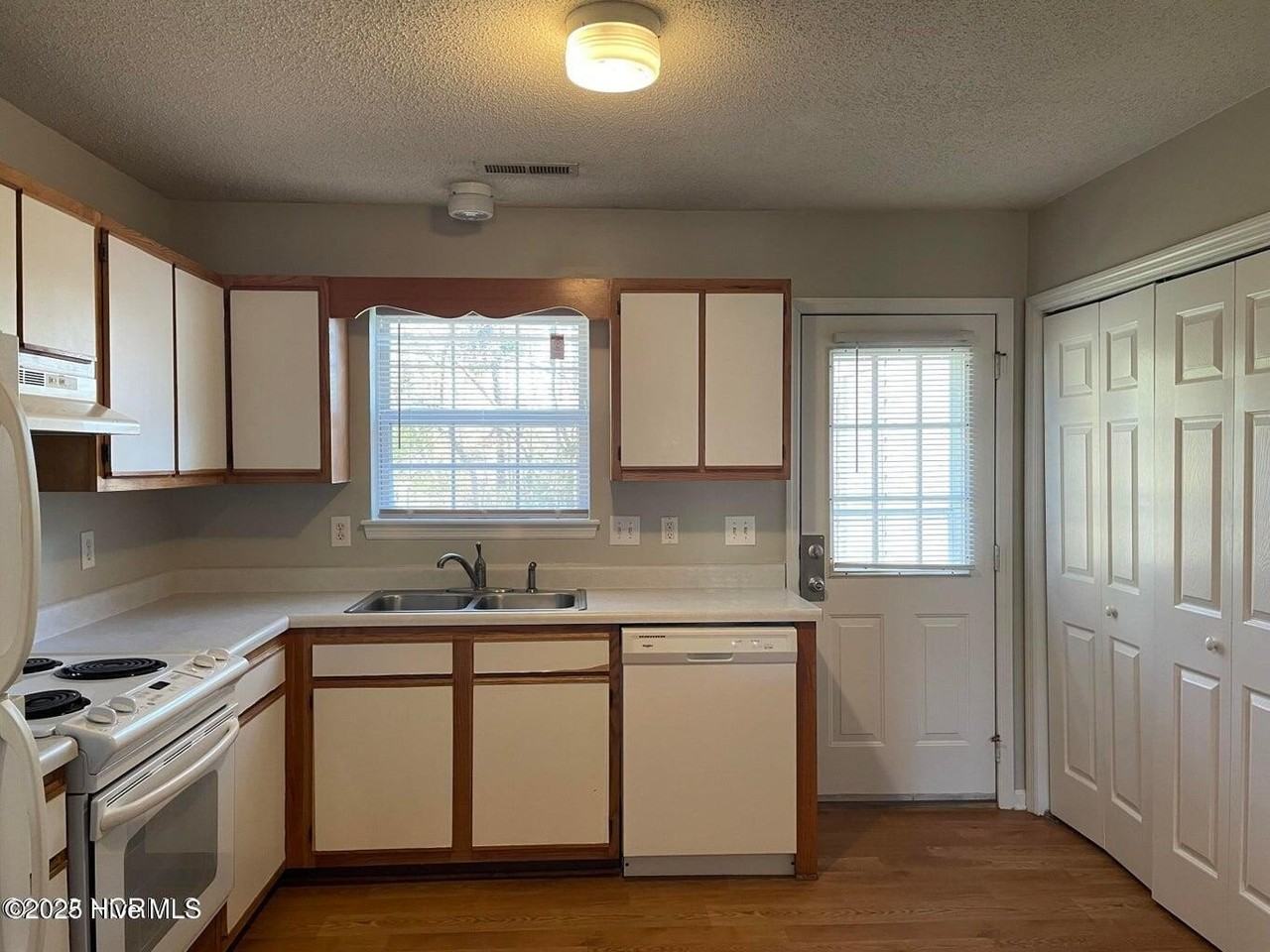 202 Deer Creek Dr - Photo 6 of 14