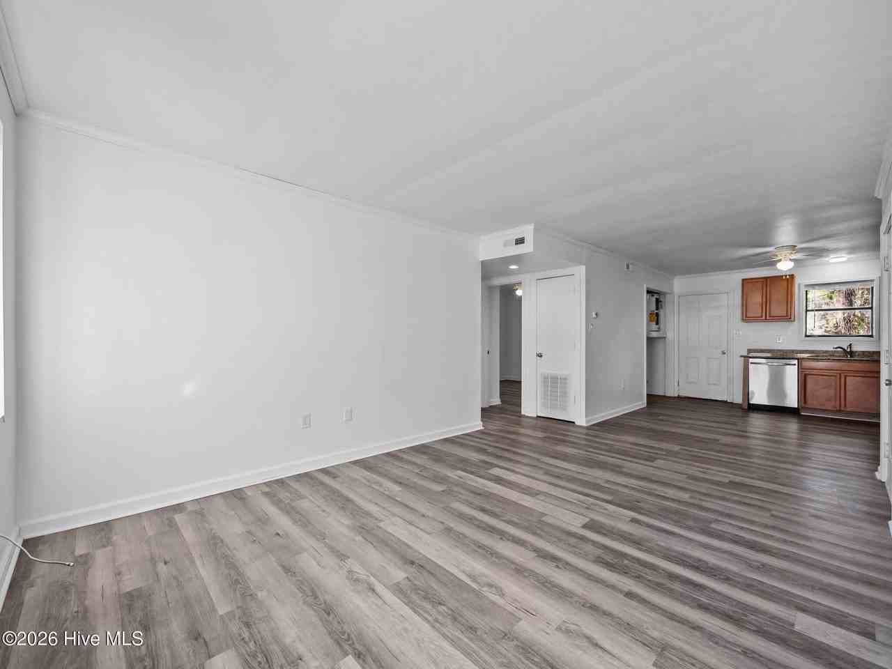 110 Ravenwood Dr Apt A - Photo 3 of 17