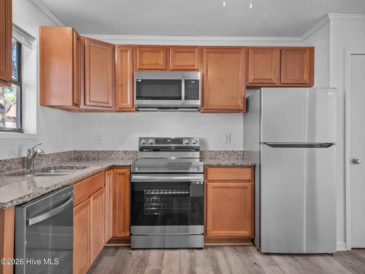 110 Ravenwood Dr Apt A - Photo 5 of 17