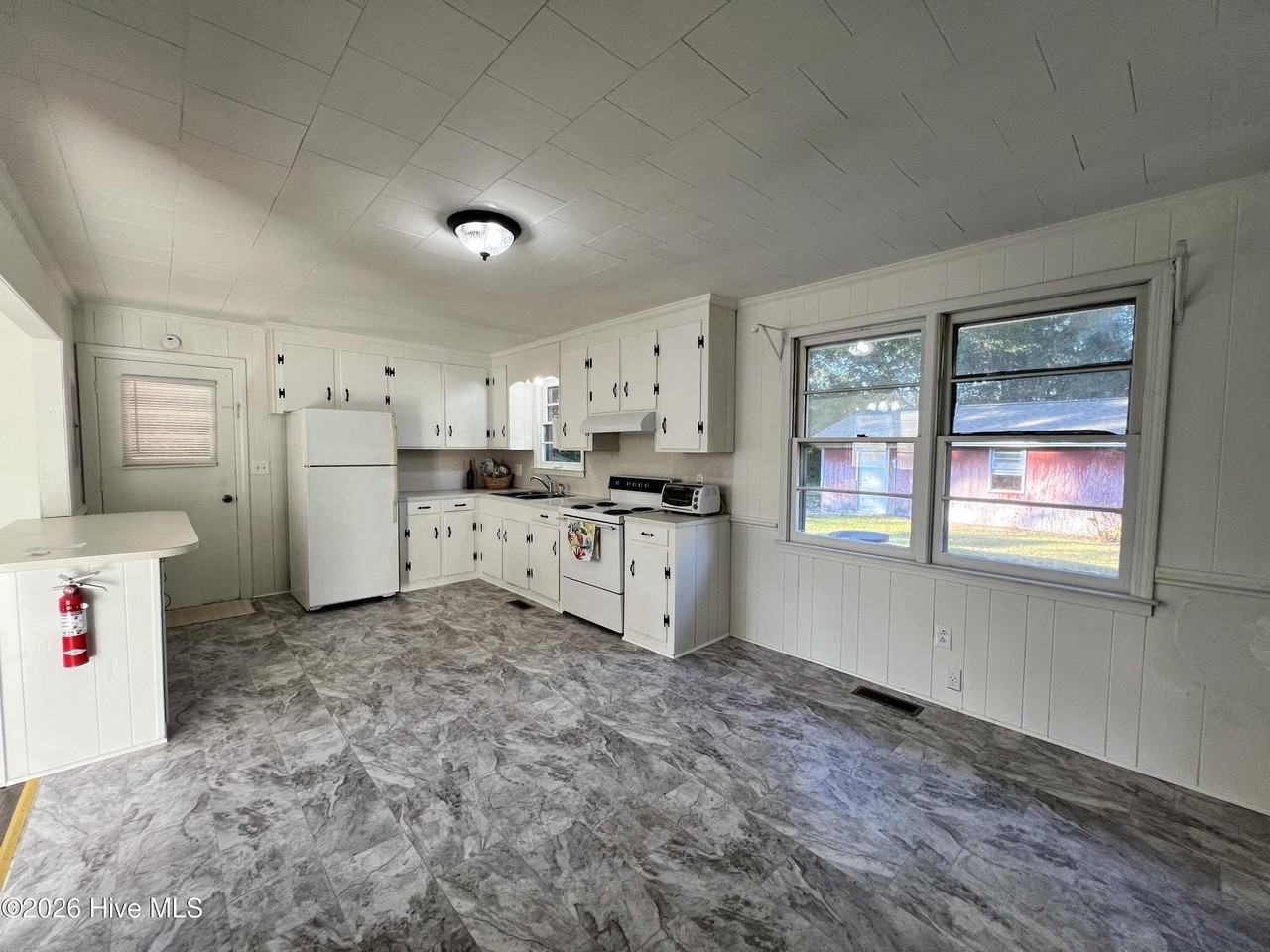 731 Newland Rd - Photo 4 of 9