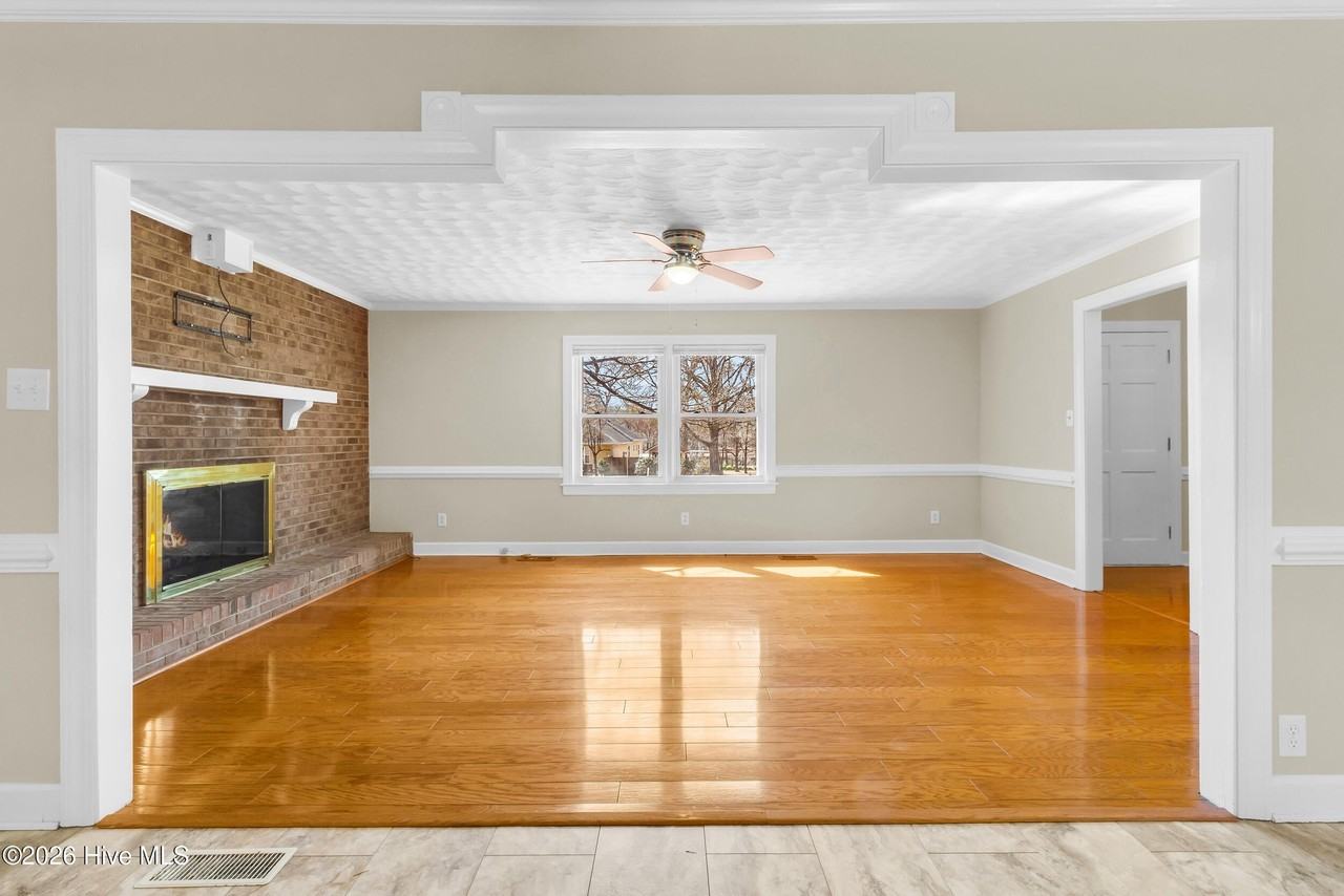 4912 Morton Rd - Photo 3 of 40