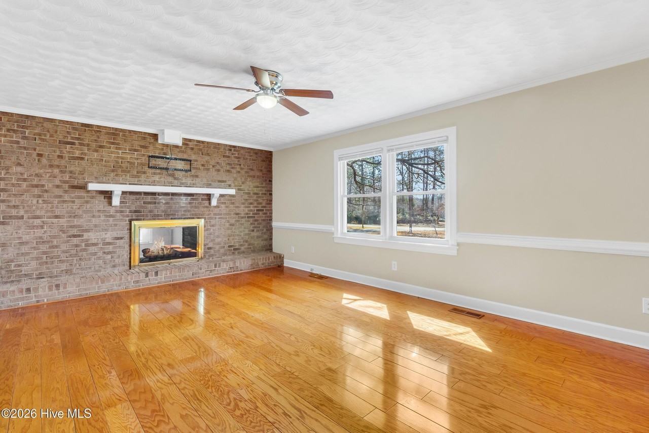 4912 Morton Rd - Photo 4 of 40