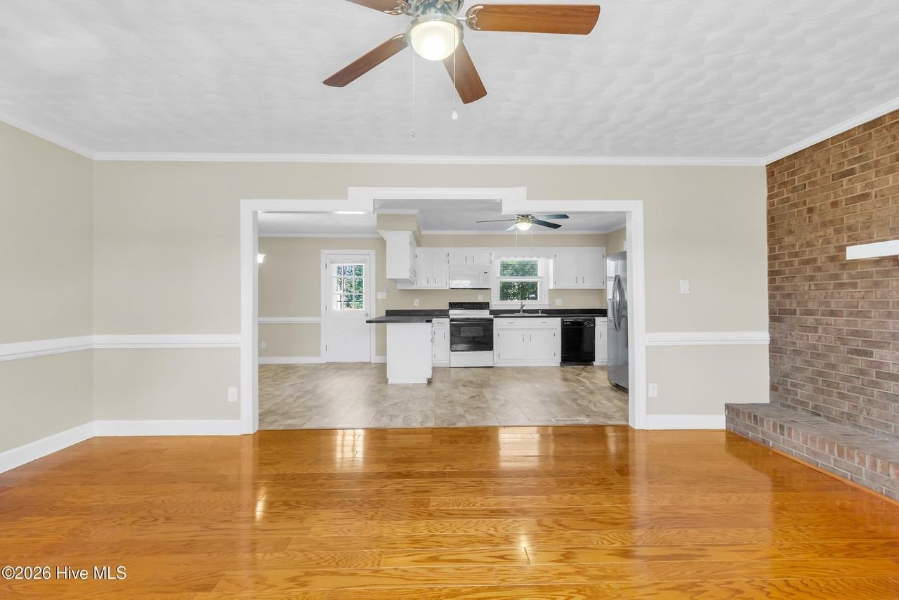 4912 Morton Rd - Photo 6 of 40