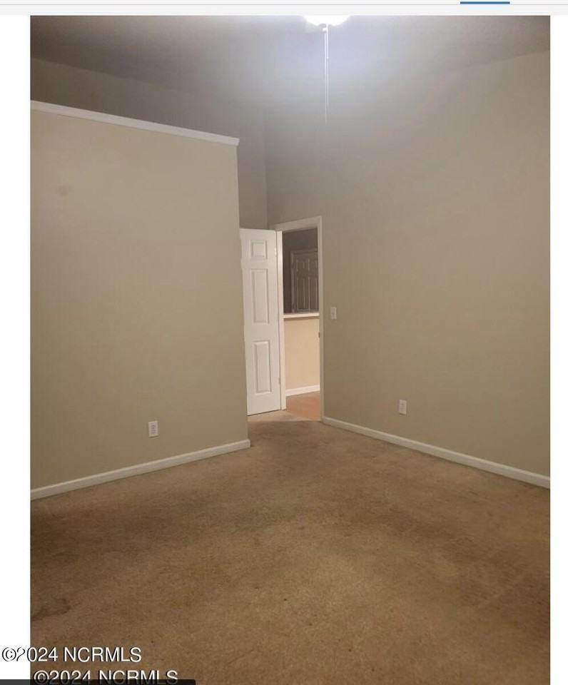 112 Breezewood Dr Apt E - Photo 4 of 11