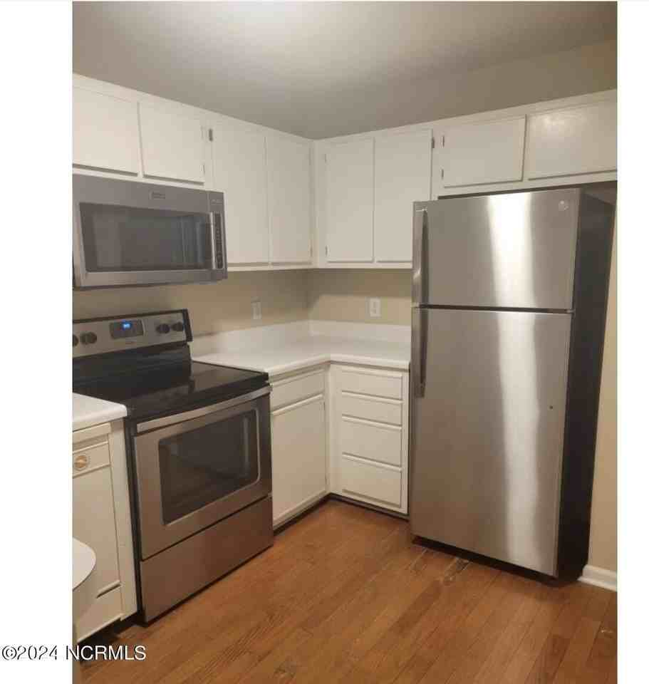 112 Breezewood Dr Apt E - Photo 5 of 11