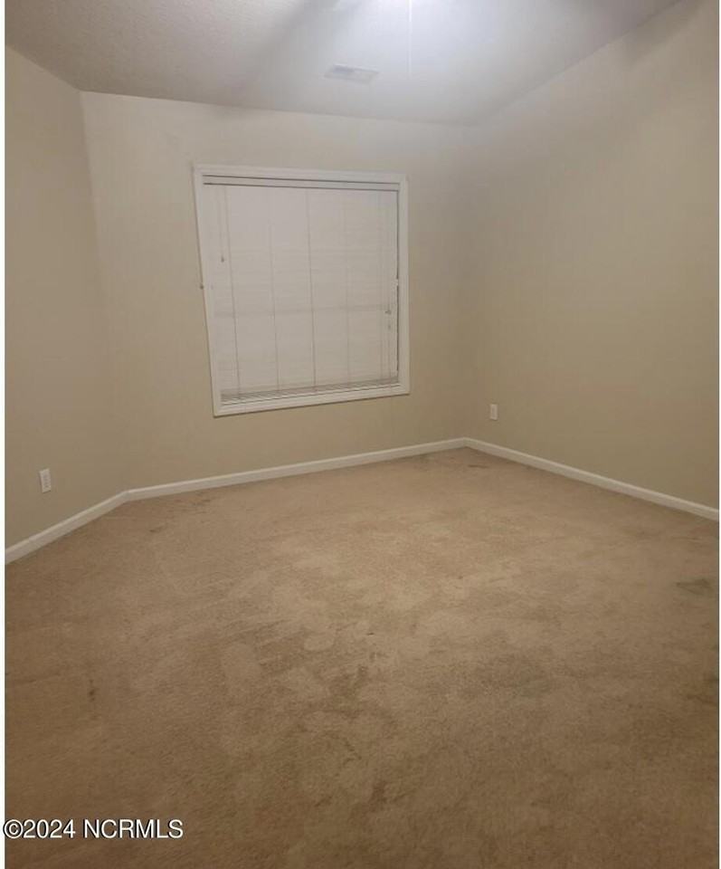 112 Breezewood Dr Apt E - Photo 6 of 11