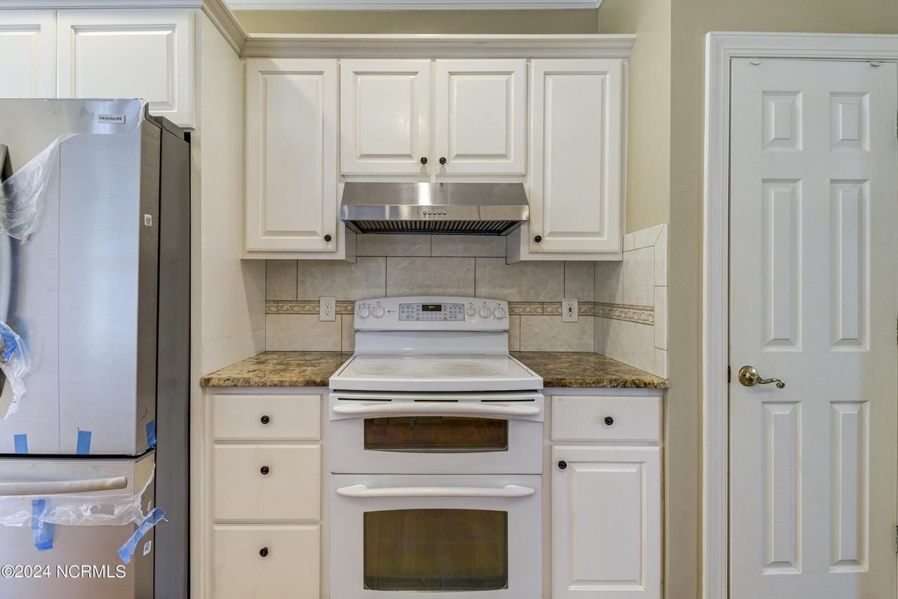 3128 Braemar Ln - Photo 5 of 37