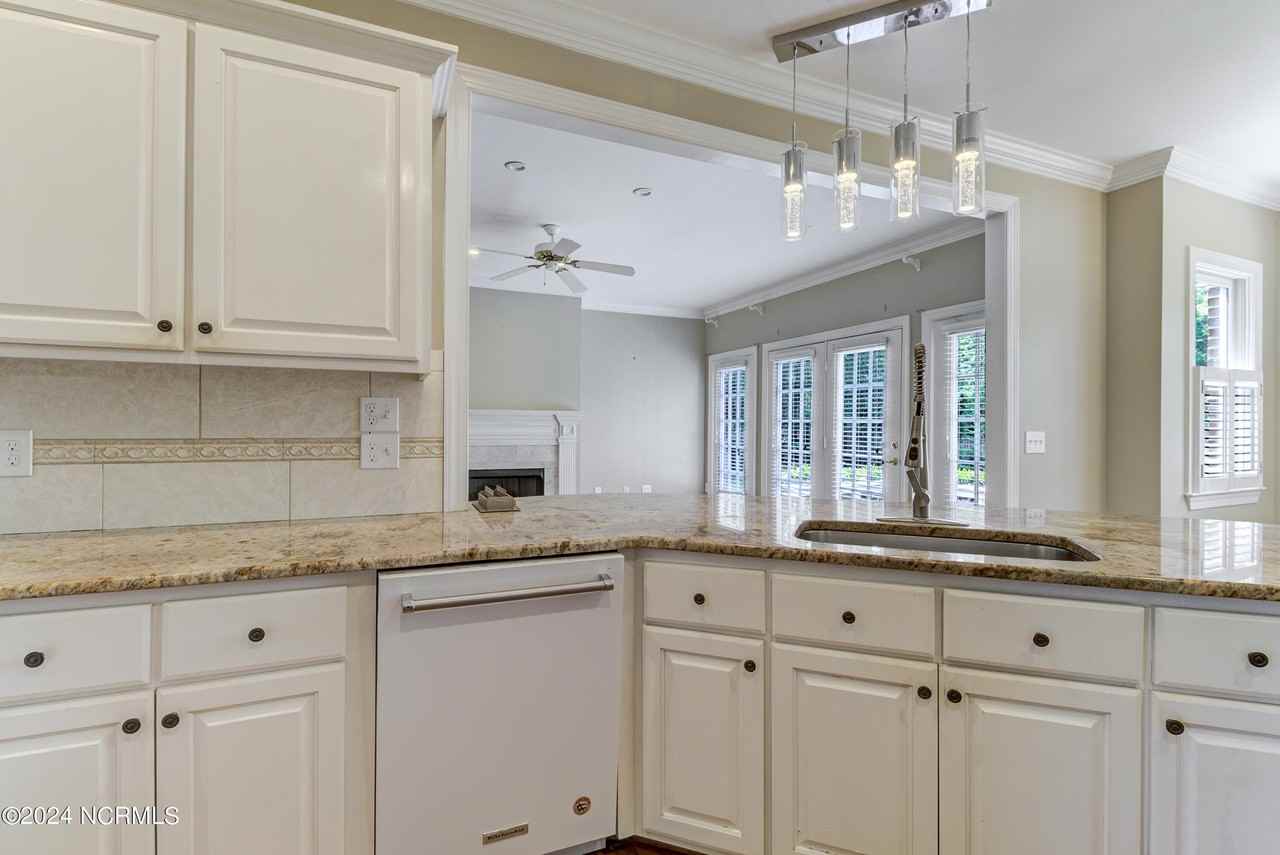 3128 Braemar Ln - Photo 6 of 37