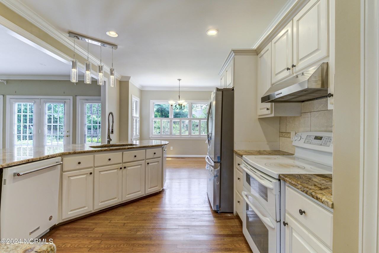 3128 Braemar Ln - Photo 7 of 37