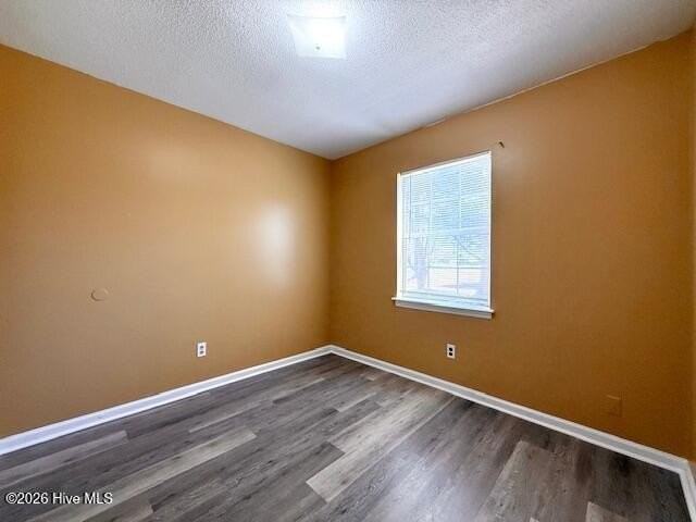 606 S Hampton Dr - Photo 5 of 16