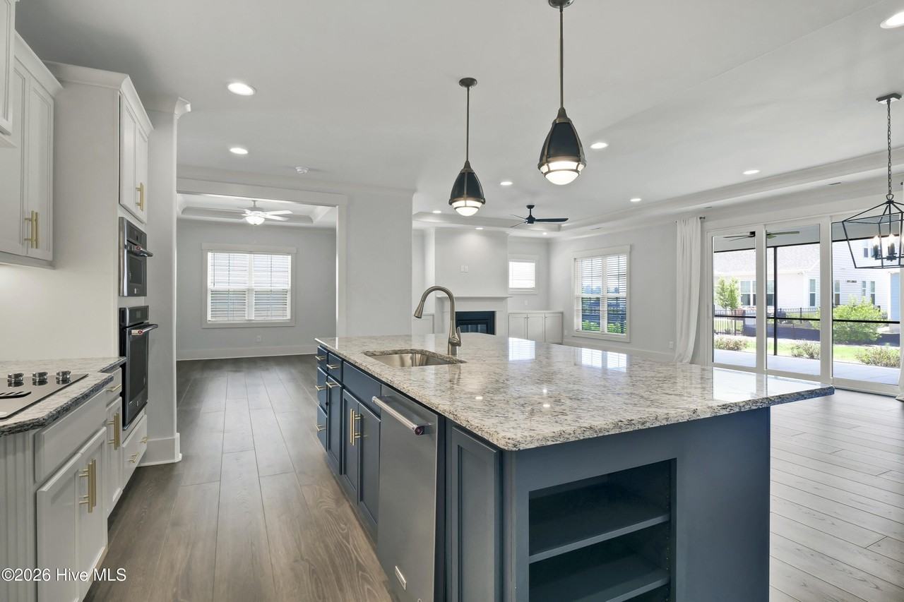 730 Edgerton Dr - Photo 4 of 22