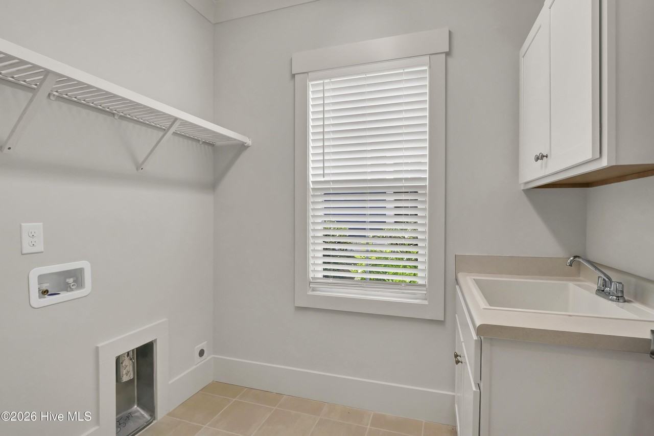 730 Edgerton Dr - Photo 5 of 22