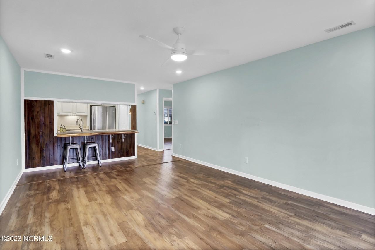 1507 Military Cutoff Rd Apt 121 - Photo 7 of 26