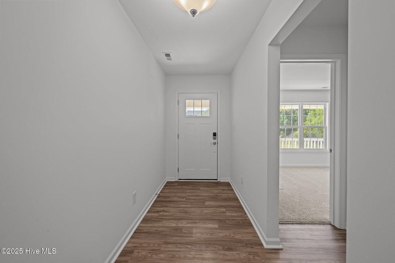 121 Grantham Pl - Photo 5 of 32