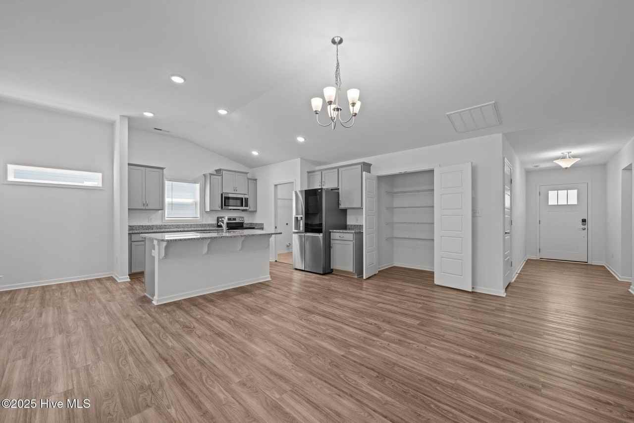 121 Grantham Pl - Photo 6 of 32