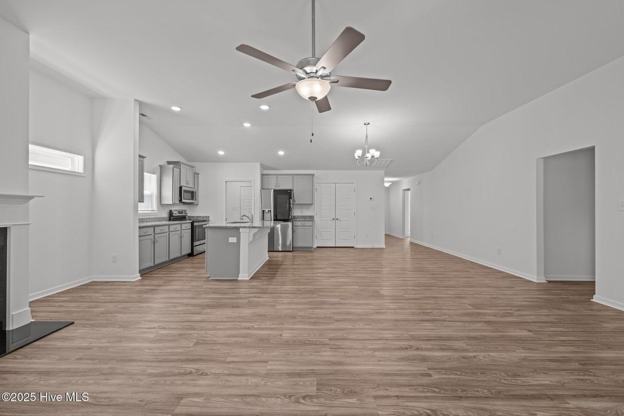 121 Grantham Pl - Photo 7 of 32