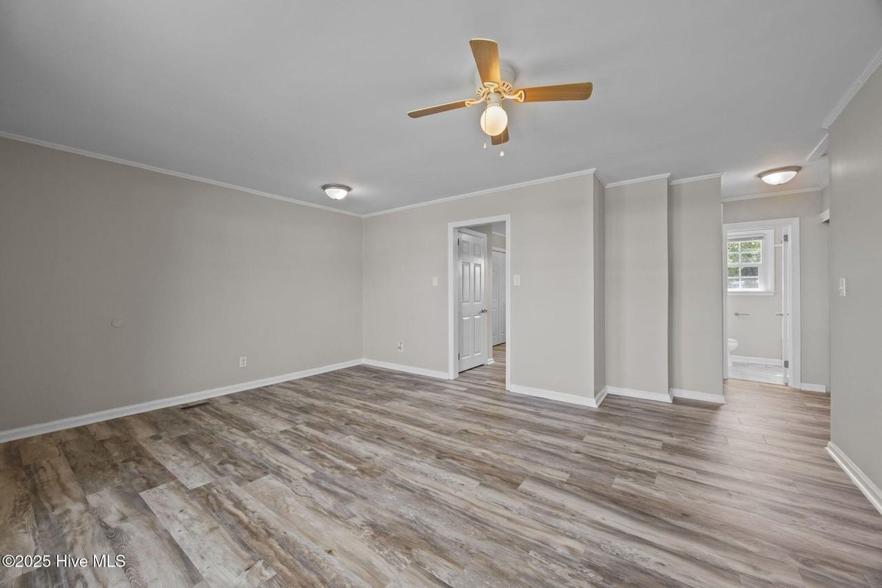 332 Starling St - Photo 4 of 26