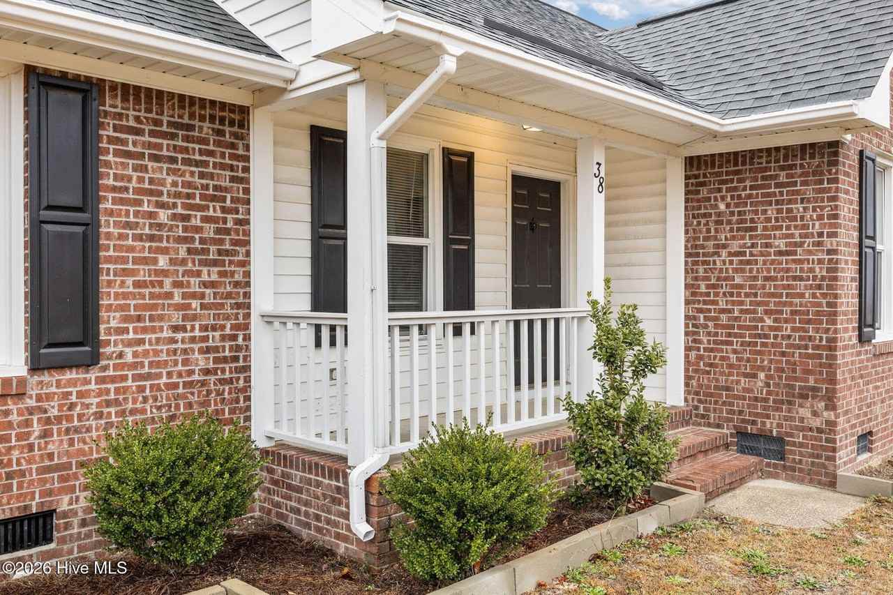 38 Hallmark Dr - Photo 2 of 38