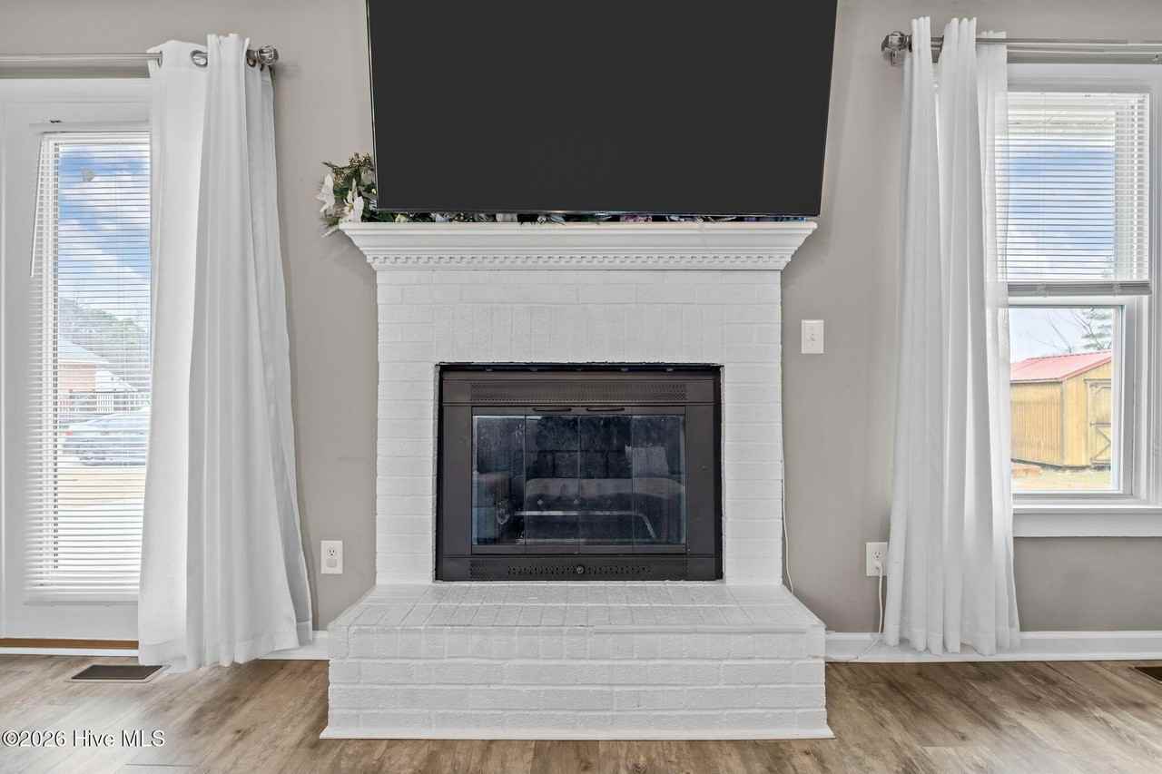 38 Hallmark Dr - Photo 7 of 38