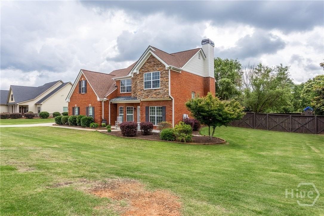 1081 Ruby Way - Photo 2 of 28