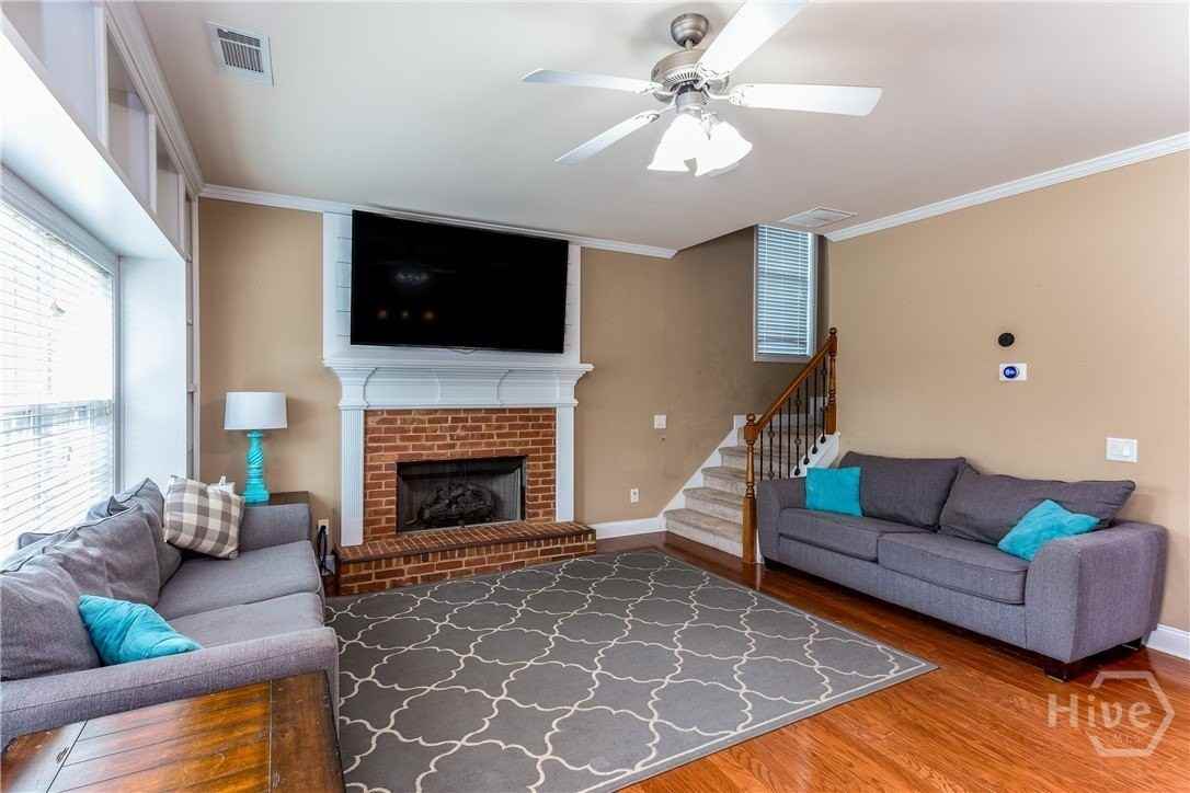 1081 Ruby Way - Photo 5 of 28