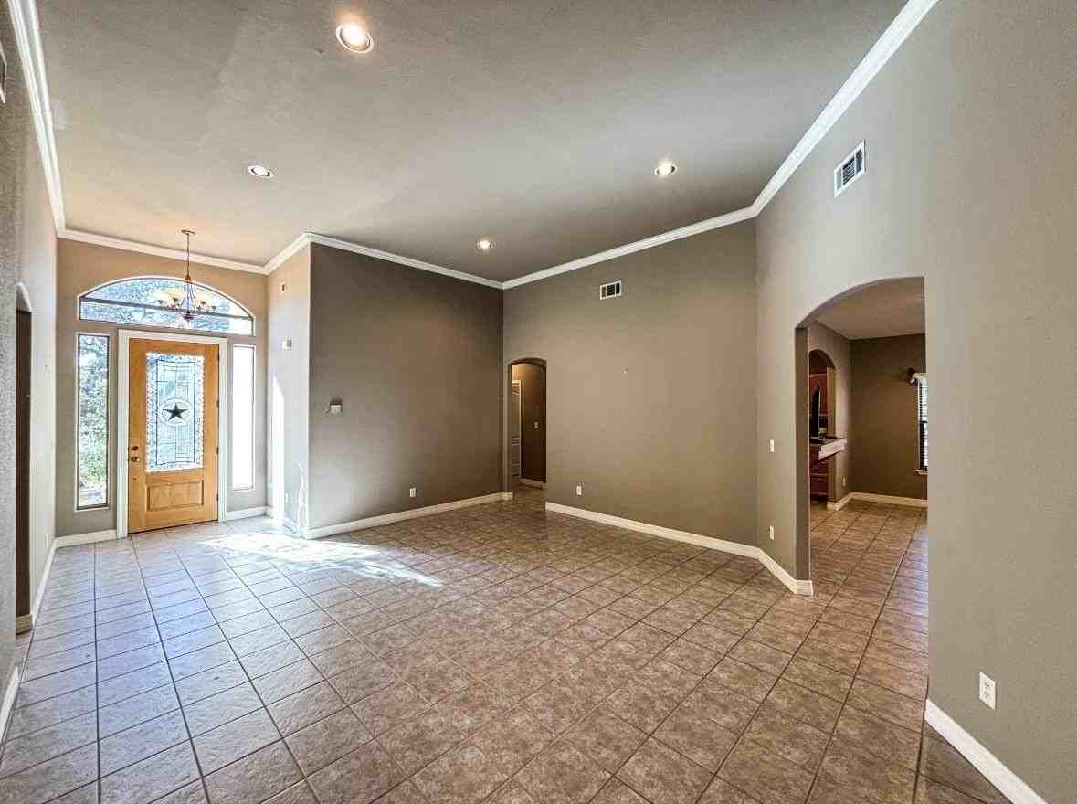 304 Deer Hollow Dr - Photo 4 of 17