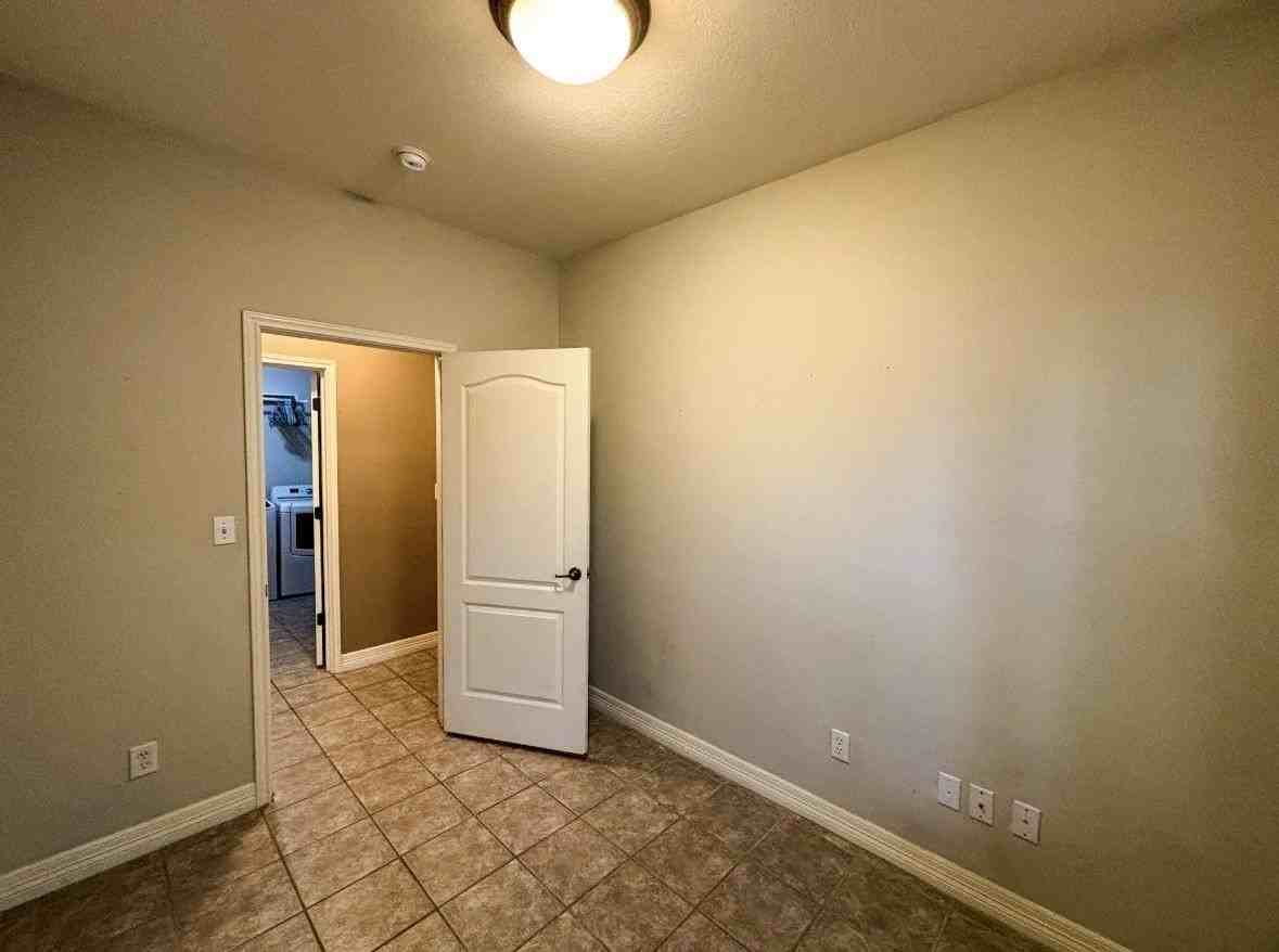 304 Deer Hollow Dr - Photo 7 of 17