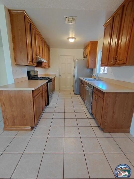 738 Brentwood Ave - Photo 4 of 18