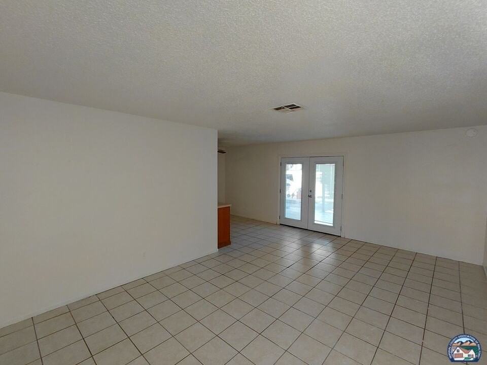 738 Brentwood Ave - Photo 7 of 18