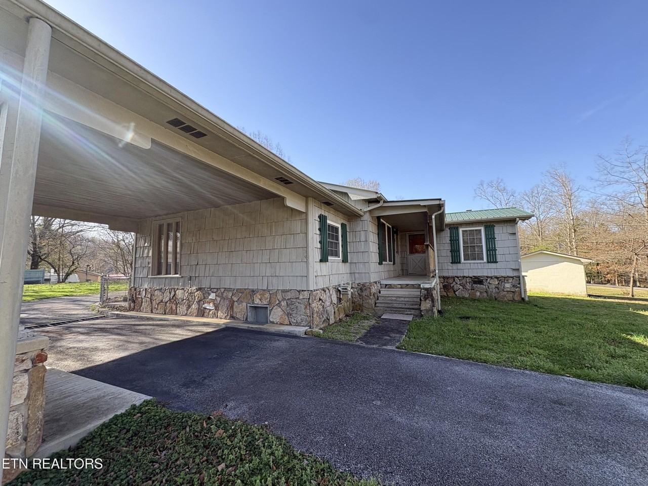 347 Blue Springs Cir - Photo 2 of 20