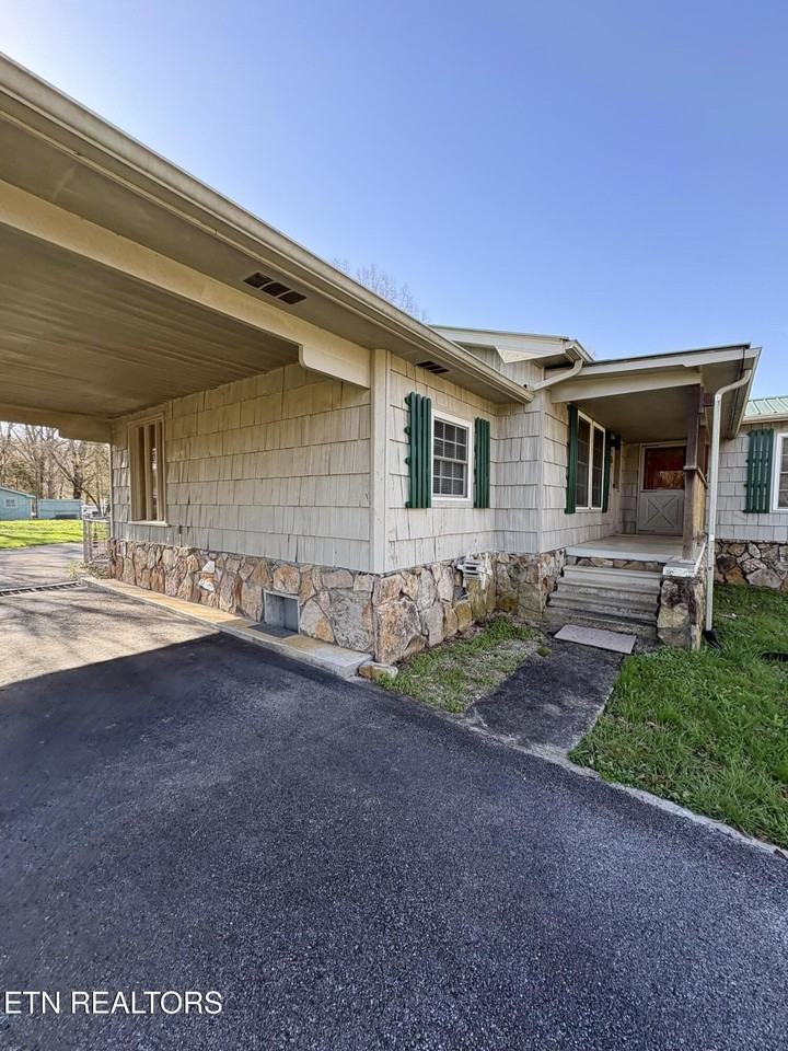 347 Blue Springs Cir - Photo 4 of 20