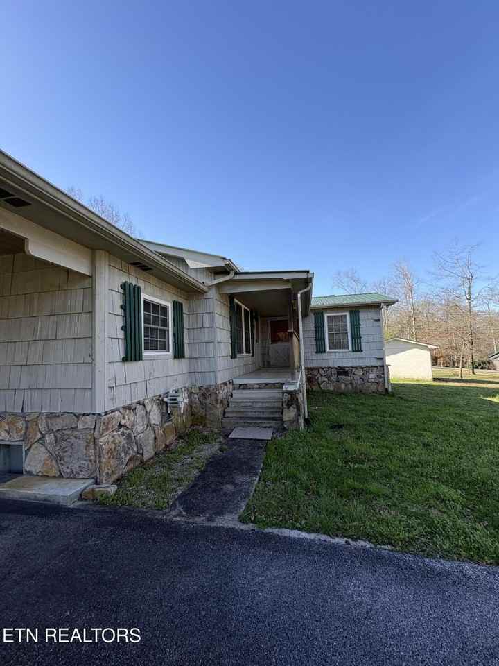 347 Blue Springs Cir - Photo 7 of 20