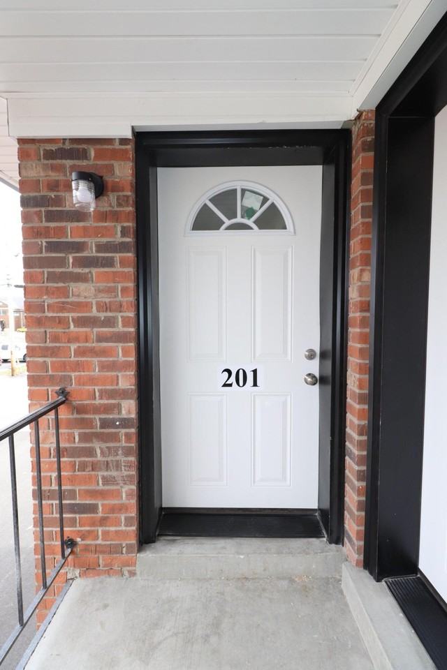 203 S 1st St Apt 201 - Photo 2 of 11