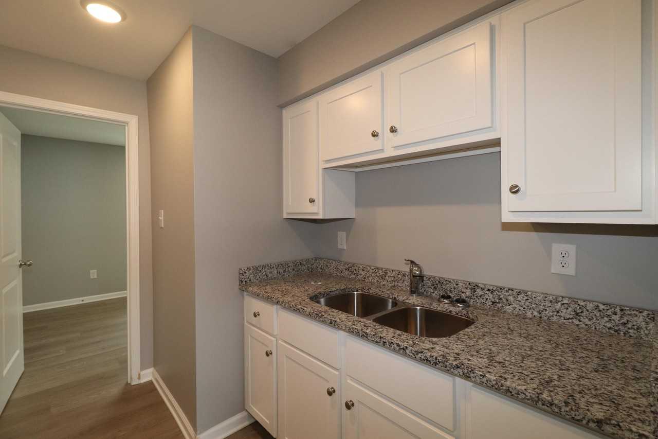 203 S 1st St Apt 201 - Photo 5 of 11