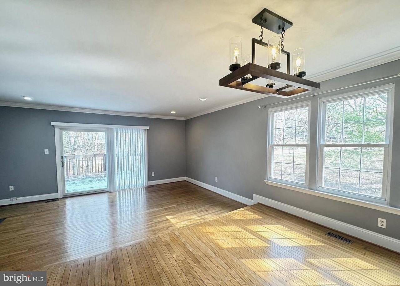 11720 Stonegate Ln - Photo 2 of 42