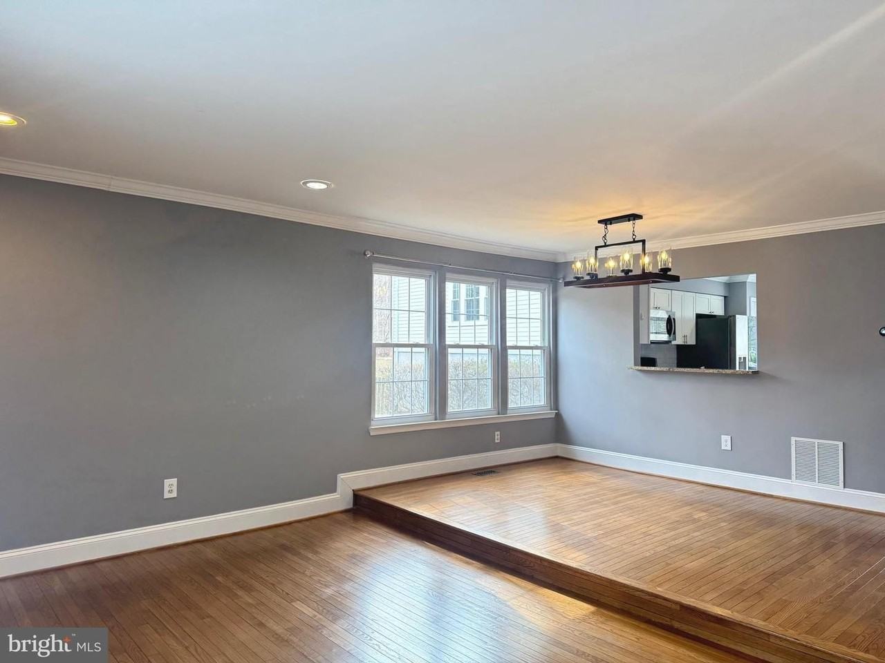 11720 Stonegate Ln - Photo 3 of 42