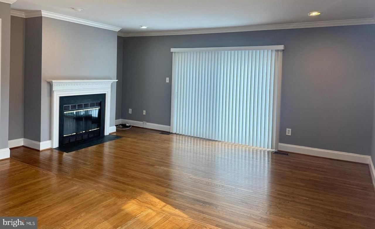 11720 Stonegate Ln - Photo 4 of 42