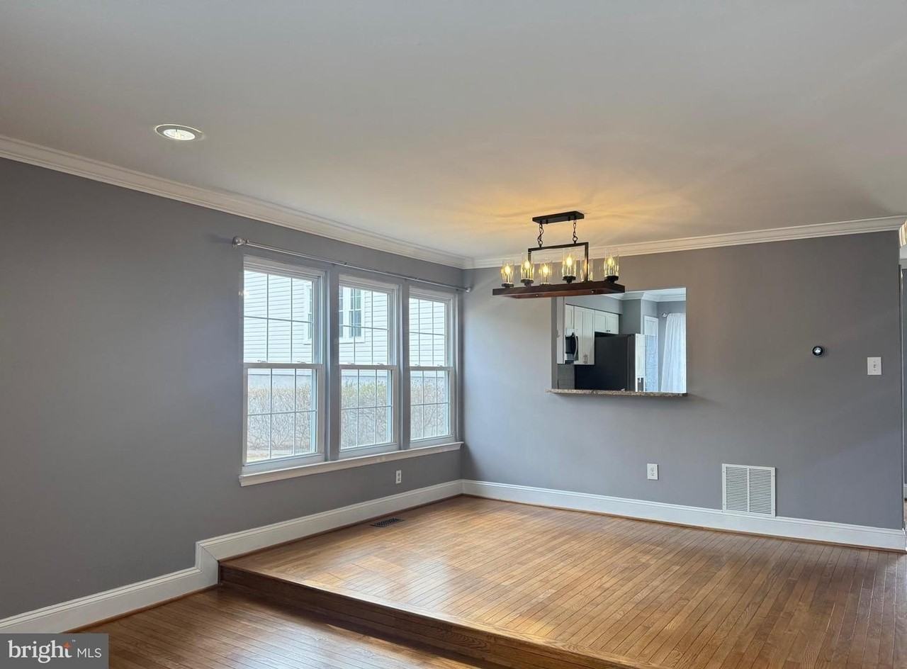 11720 Stonegate Ln - Photo 5 of 42