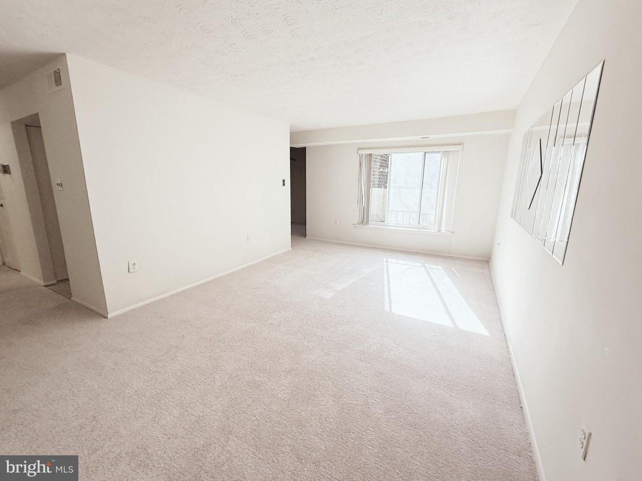 7716 Hanover Pkwy - Photo 4 of 17