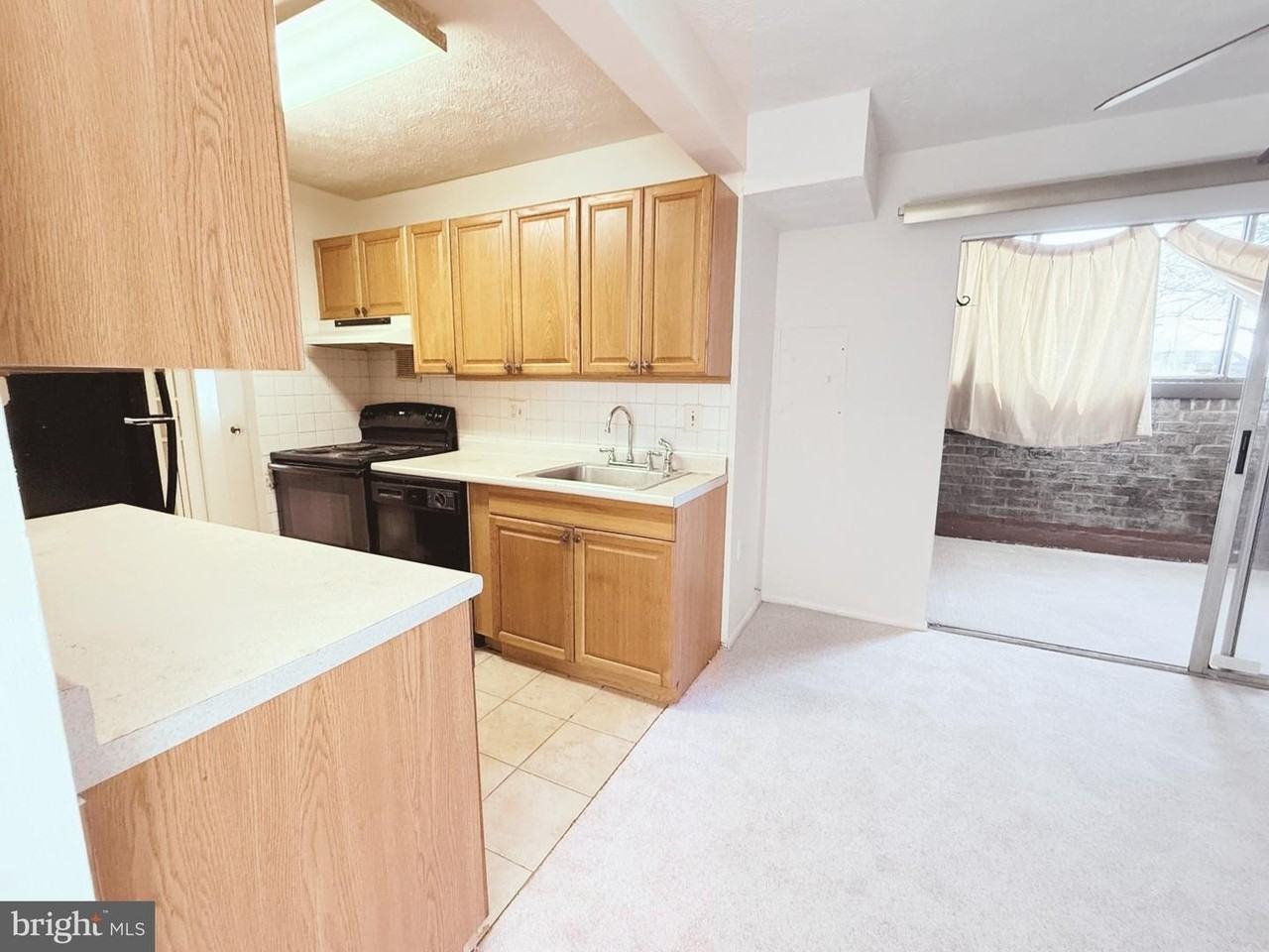 7716 Hanover Pkwy - Photo 5 of 17