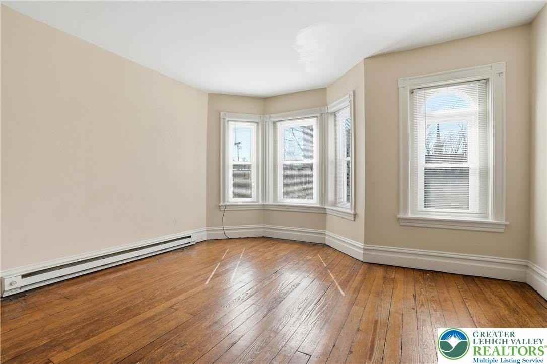 93 E Broad St - Photo 4 of 16