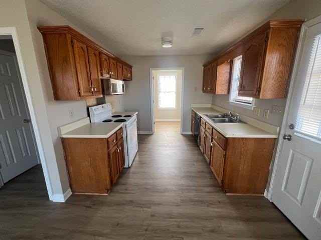 46 Pennsylvania Ave - Photo 3 of 10