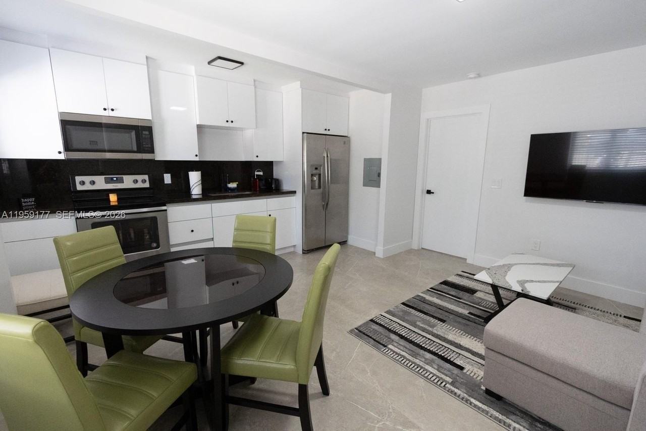 1002 Nw 74th St #2 - Photo 4 of 7