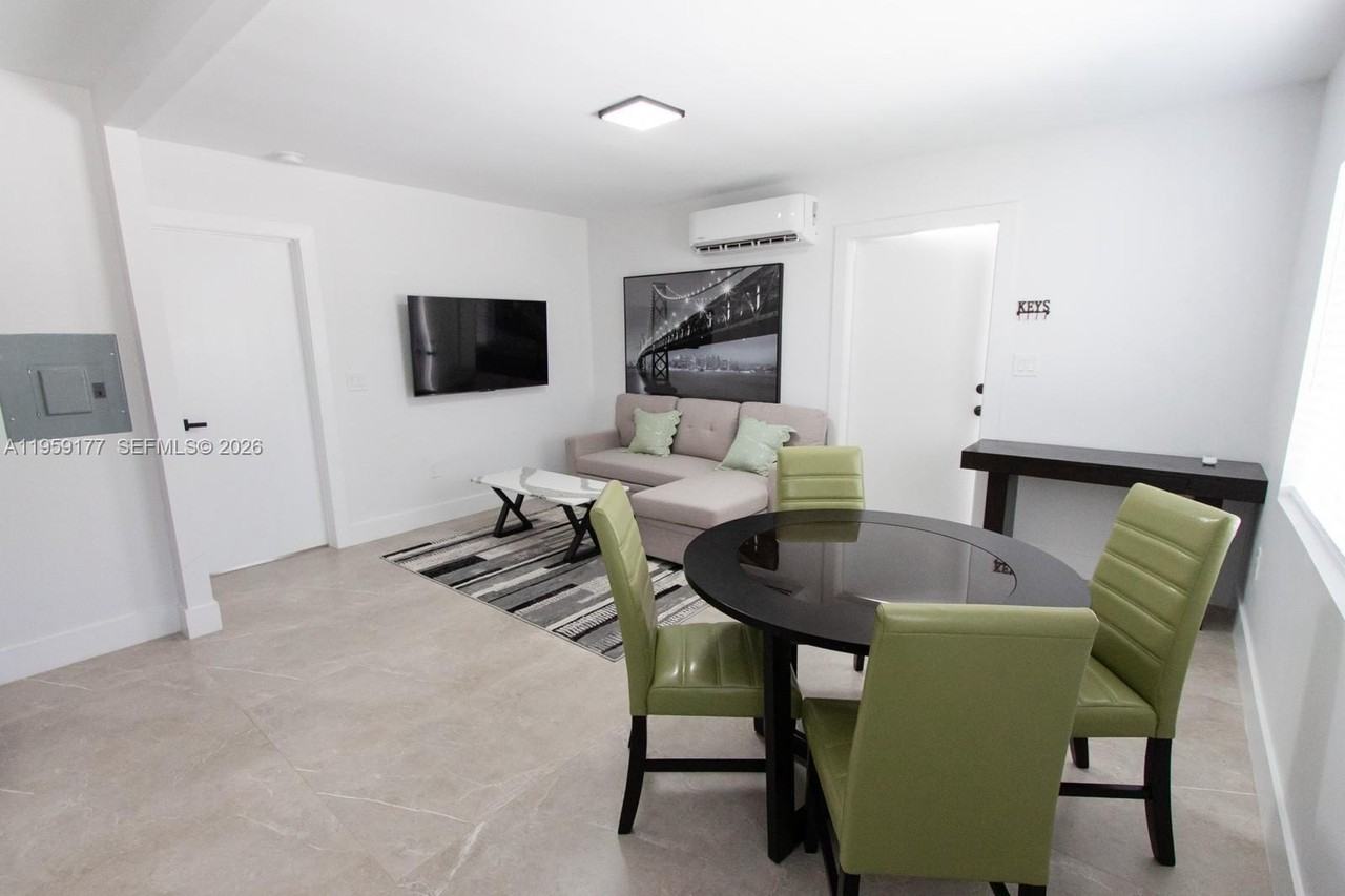 1002 Nw 74th St #2 - Photo 5 of 7