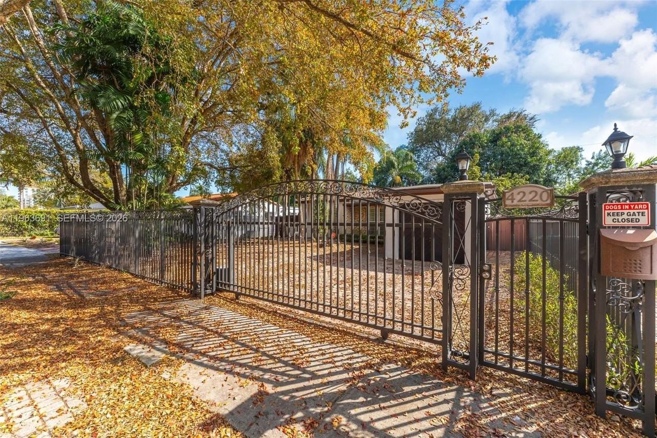 4220 Sw 13th St #4220 - Photo 4 of 32