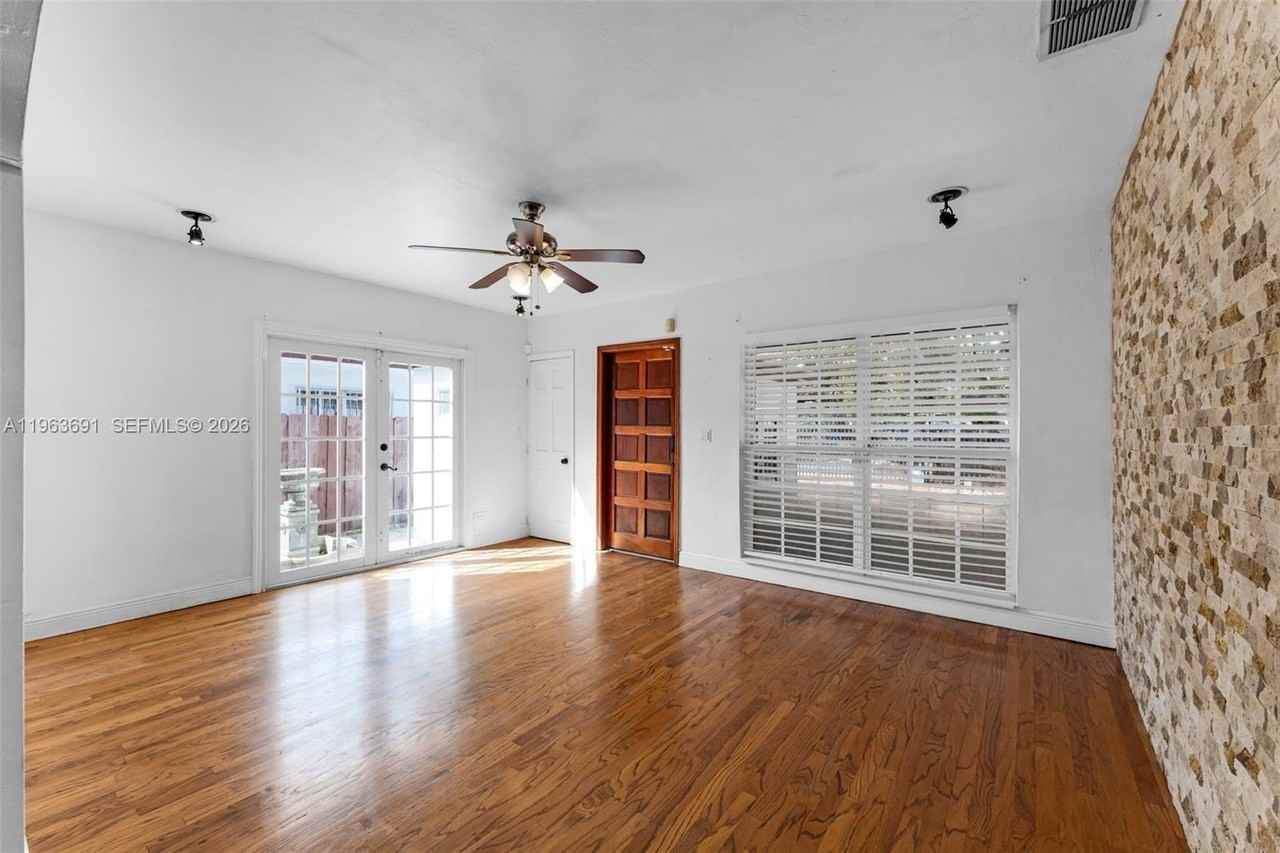 4220 Sw 13th St #4220 - Photo 5 of 32