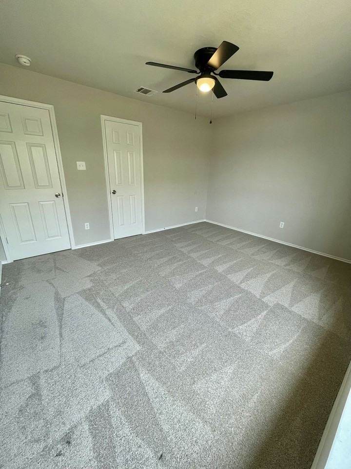 918 Satellite View, Unit Room D - Photo 2 of 9